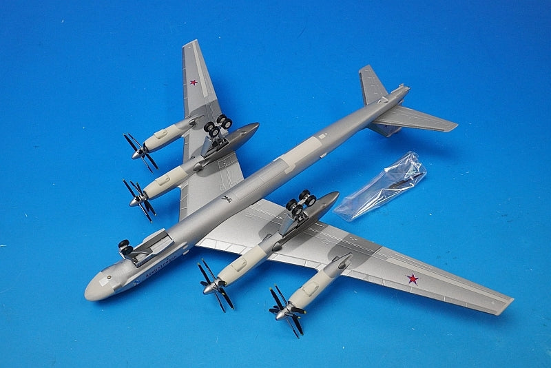 1:200 Tupolev TU-95MS Bear H Air Force of the Russian Federation 184th Guards Heavy Bomber Regiment Engels 2 Base 558204 Herpa