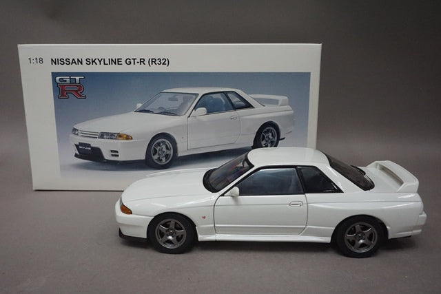 1:18 AUTOart 77342 Nissan Skyline GT-R (R32) Crystal White model car