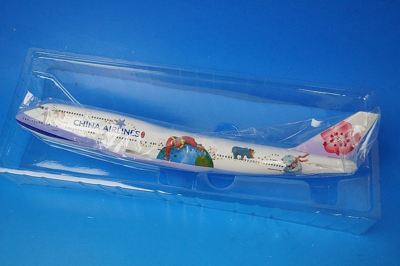 1:200 B747-400 China Hug Jet B-18203 CAL2011-0005PR EVER RISE airplane model