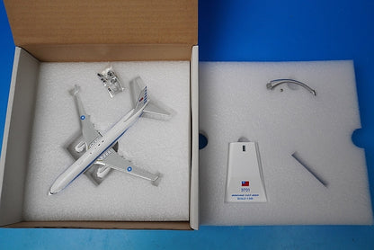 1:200 B737-800 Republic of China Air Force Taiwan Air Force #3701 LH2243 JC Wings airplane model