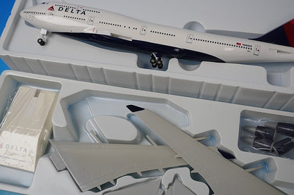 1:200 B747-400 Delta N665US SKR508 SKYMARKS airplane model