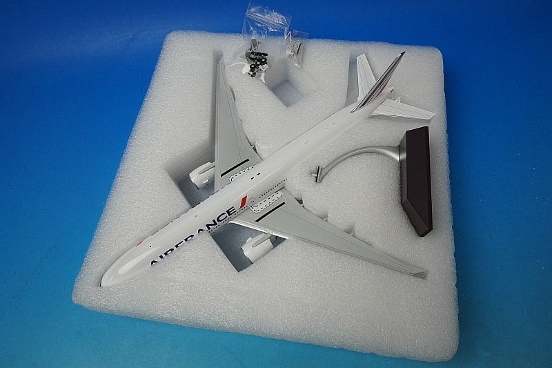 1:200 B777-300ER Air France F-GZNH G2AFR1282 Gemini airplane model