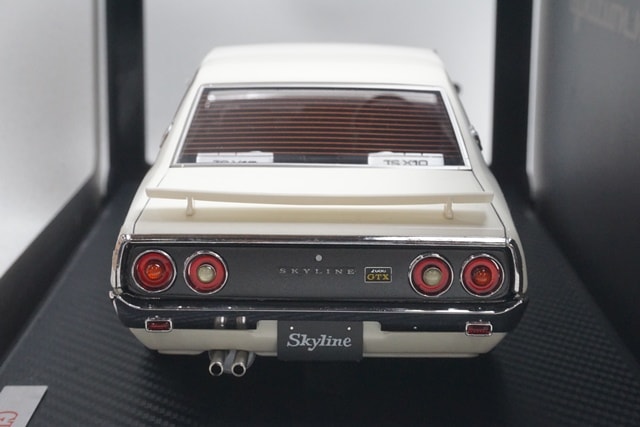 1:18 ignition model IG1979 Nissan Skyline 2000 GT-X White model car
