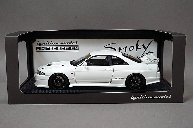 1:18 ignition model IG1924 TOP SECRET GT-R (BCNR33) White w/Figure