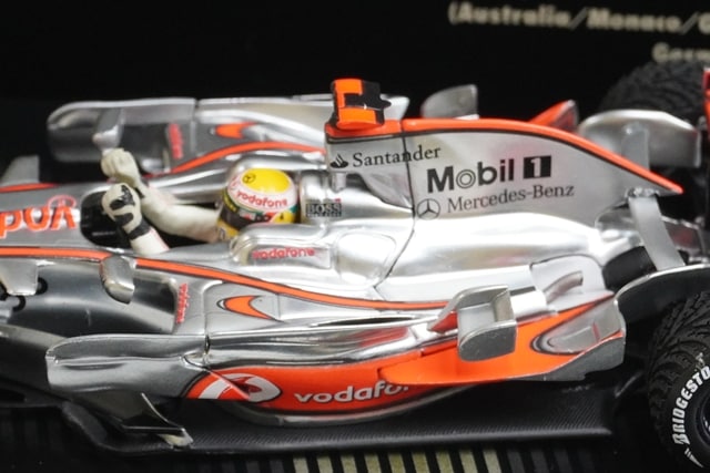 1:43 MINICHAMPS 530084332 Vodafone McLaren Mercedes MP4-23 2008 World Champion #22 L.Hamilton model car
