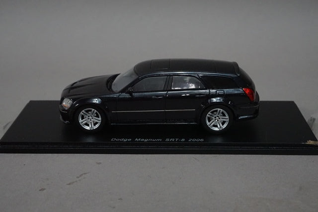 1:43 SPARK S0872 Dodge Magnum SRT 8 2006 Black