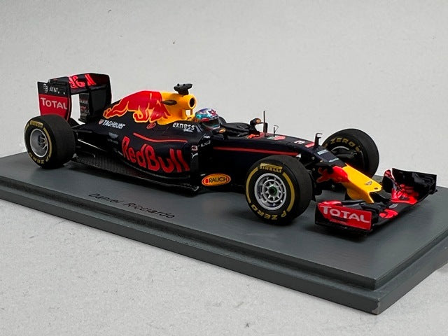 1:43 SPARK S5007 Red Bull Racing TAG Heuer RB12 Australian GP 2016 #3 D. Ricciardo model car