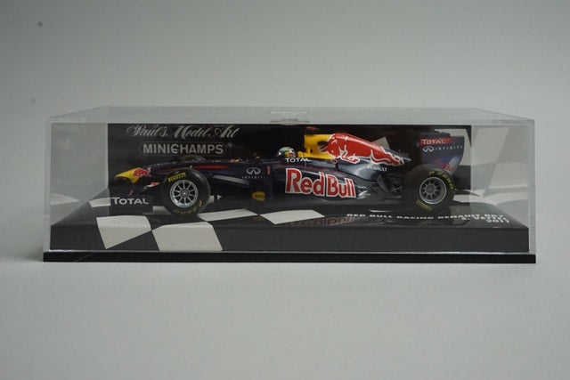 1:43 MINICHAMPS 410110001 Red Bull Racing Renault RB7 2011 #1 S.Vettel model car