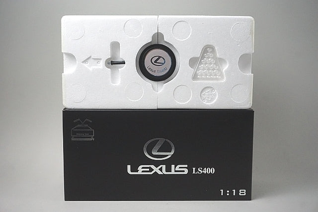 8230811G XiaoGuang MODEL 1:18 Lexus LS400 1993 Green