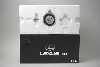 8230811G XiaoGuang MODEL 1:18 Lexus LS400 1993 Green