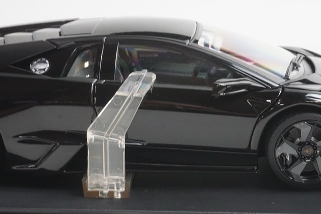 1:18 AUTOart 74592 Lamborghini Reventon Black