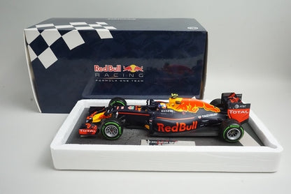 1:18 Minichamps 117161233 Red Bull Racing Tag Heuer RB12 Brazil 3rd 2016 #33 M. Verstappen