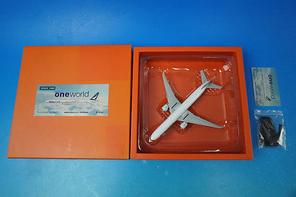 1:400 B777-300ER Cathay Pacific Oneworld B-KQI EW477W003 JC Wings airplane model
