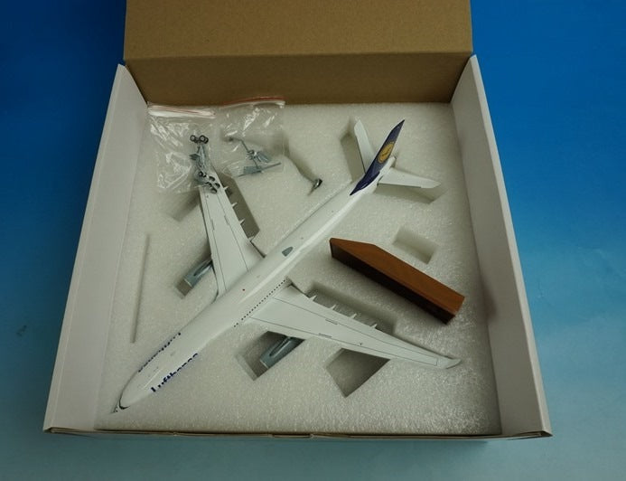 1:200 A330-300 Lufthansa Football B-LH330-001 B-Models airplane model