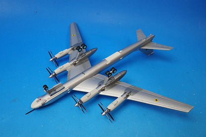 1:200 Tu-95MS Bear H Ukrainian Air Force 106th Heavy Bomber Division (Portava Museum Preservation Machine)#01 556538 Herpa