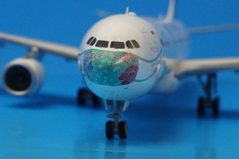 1:200 A330-300 Garuda Indonesia Mask On PK-GHC LH2270 JC Wings airplane model