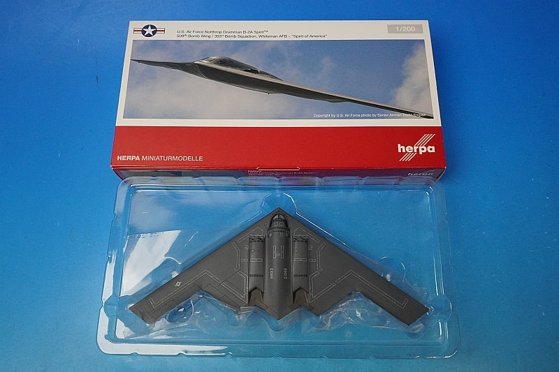 1:200 B-2A Spirit USN Air Force #82-1066 Spirit of America Whiteman Field 558648 Herpa airplane model