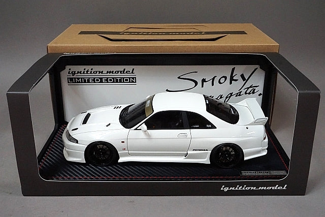 1:18 ignition model IG1924 TOP SECRET GT-R (BCNR33) White w/Figure