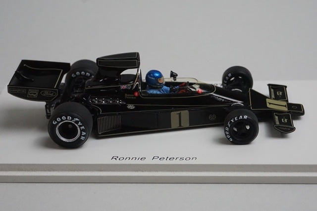 1:43 SPARK S1769 Lotus 76 Spain GP 1974 #1 JPS model car