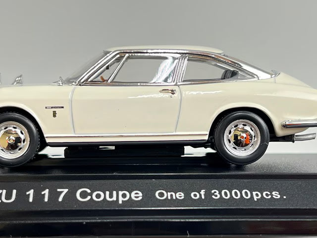 1:43 EBBRO 43400 Isuzu 117 Coupe Ivory