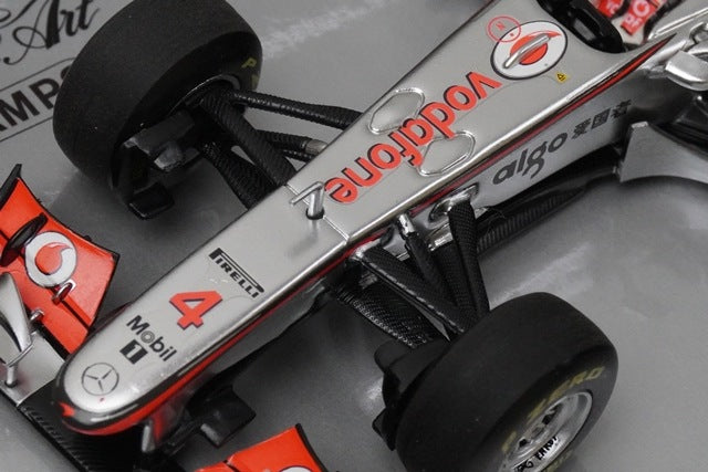 1:43 MINICHAMPS 533114304 Vodafone McLaren Mercedes MP4-26 2011 #4 Janson Button model car