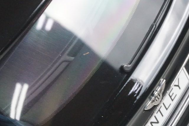 KS08376E KYOSHO 1:18 08921NX Bentley Bentayga Onyx