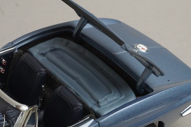 1:18 AUTOart 71192 Chevrolet Corvette Convertible 1963 Silver Blue
