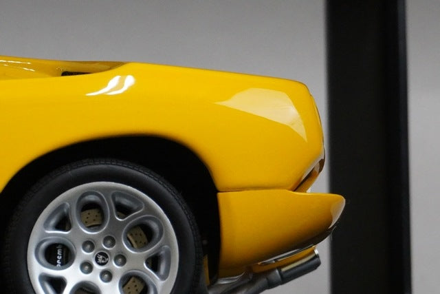 1:18 AUTOart 74526 Lamborghini Diablo 6.0 Yellow model car