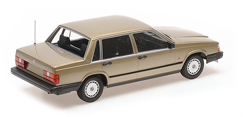[ Back-order ] MINICHAMPS 155171700 1:18 Volvo 740 GL 1986 Gold model car