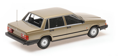 [ Back-order ] MINICHAMPS 155171700 1:18 Volvo 740 GL 1986 Gold model car