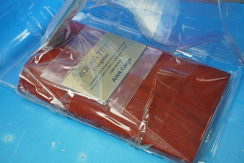 1:200 B777F ANA Cargo with gear JA771F NH20140 ANA airplane model