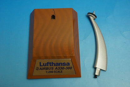 1:200 A330-300 Lufthansa Football B-LH330-001 B-Models airplane model