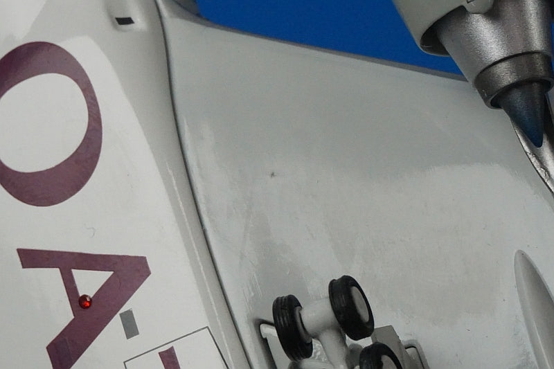 1:200 B777-300ER Qatar A7-BEN IF773QT0422 InFlight airplane model