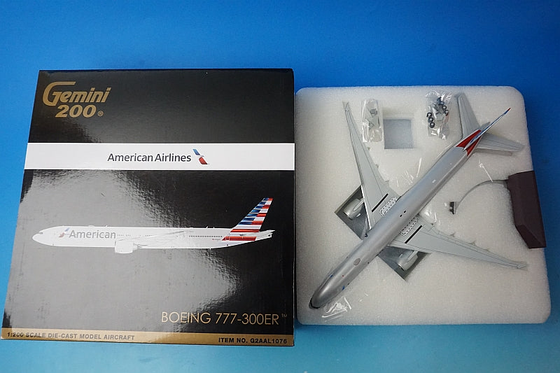 1:200 B777-300ER AA American N736AT G2AAL1076 Gemini airplane model