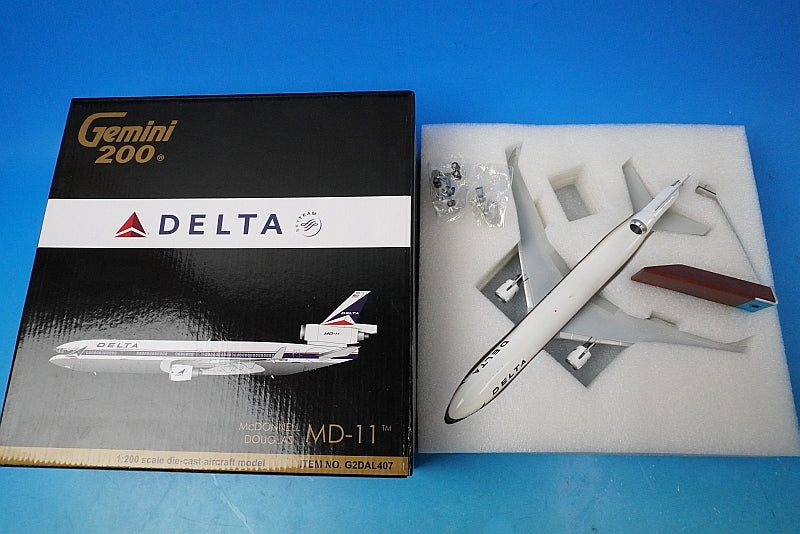 1:200 MD-11 Delta Widget N807DE G2DAL407 Gemini airplane model
