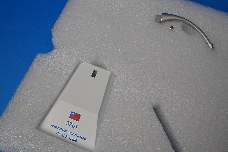 1:200 B737-800 Republic of China Air Force Taiwan Air Force #3701 LH2243 JC Wings airplane model