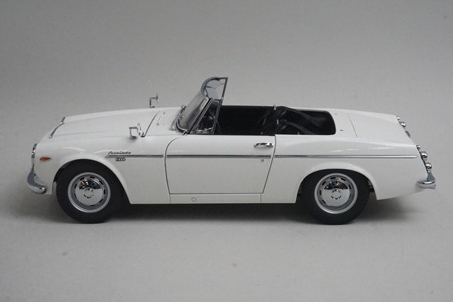 1:18 AUTOart 77433 Datsun Fairlady 2000 SR311 White model car