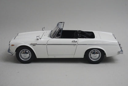 1:18 AUTOart 77433 Datsun Fairlady 2000 SR311 White model car