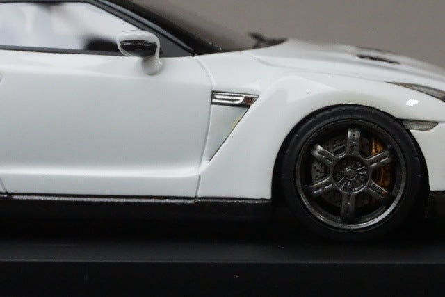 1:43 HPI 8414 Nissan GT-R (R35) NISMO Clubsport White