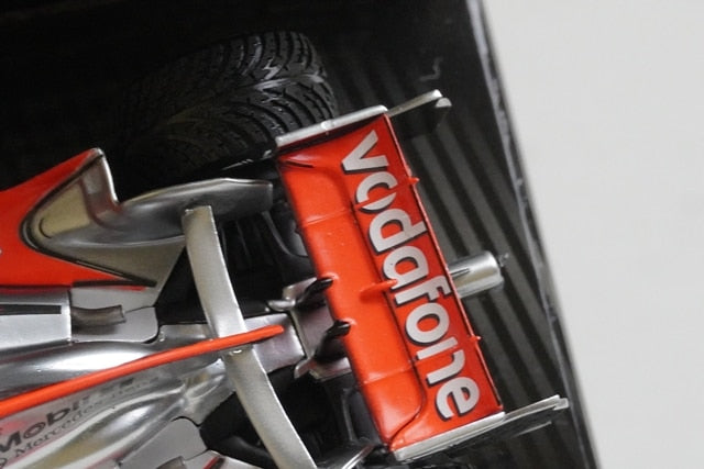 1:43 MINICHAMPS 530084332 Vodafone McLaren Mercedes MP4-23 2008 World Champion #22 L.Hamilton model car