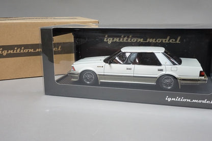 1:18 ignition model IG2056 Toyota Crown 120 2.8 Royal Saloon G Pearl White / Gold