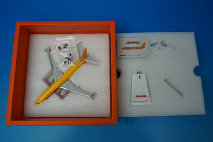 1:200 B737-800 BDSF DHL N916SC EW2738013 JC Wings airplane model