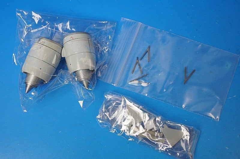 1:200 B777-300ER Singapore Selectable Engine Open Close 9V-SWZ EW277W010E JC Wings airplane model