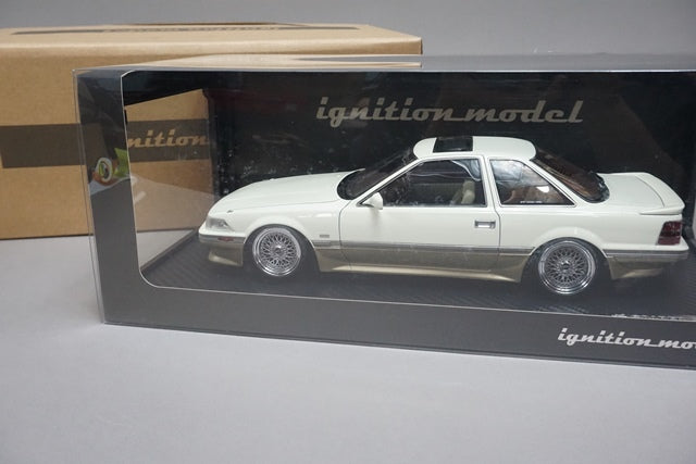 1:18 ignition model IG1327 Toyota Soarer (Z20) 3.0GT-LIMITED White / Silver