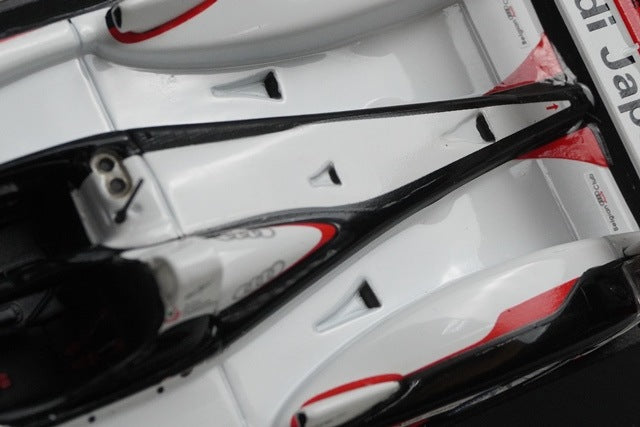 1:43 MINICHAMPS 400041305 Audi R8 24H LM 2004 #5 model car