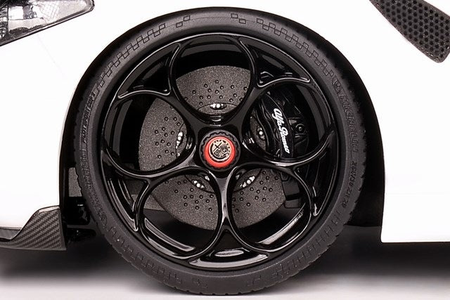 M89003 MOTORHELIX 1:18 Alfa Romeo Giulia GTA Bianco Trofed White model car