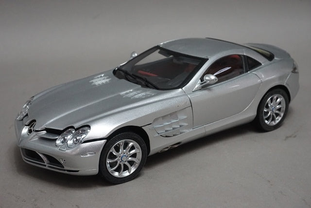 1:18 CMC M-045E Mercedes Benz SLR McLaren 2003 Silver