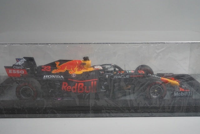 1:18 SPARK 18S609 Red Bull Racing Honda RB16B Abu Dhabi GP 2021 Winner #33 model car