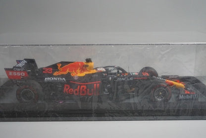 1:18 SPARK 18S609 Red Bull Racing Honda RB16B Abu Dhabi GP 2021 Winner #33 model car