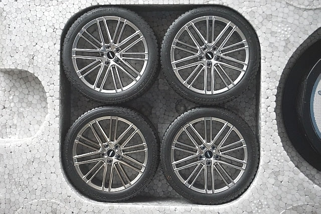 8241221B Xiao Guang MODEL 1:18 Aston Martin DB12 2024 Black *Replacement wheels included